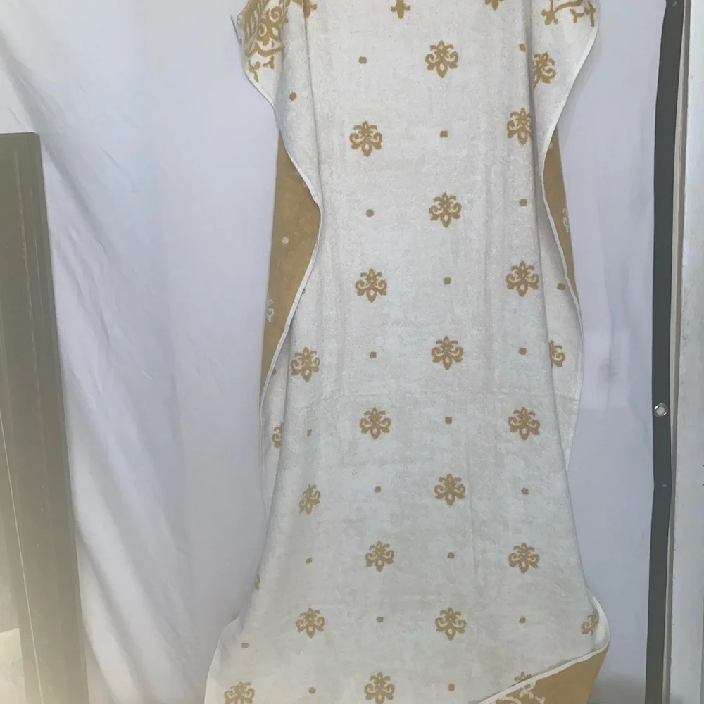 Elegant Gold and White Bath Towel Set